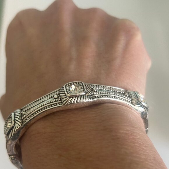 Trendy Silvertone hinged bracelet w/white crystal stones & bead and rope detail - Picture 2 of 3